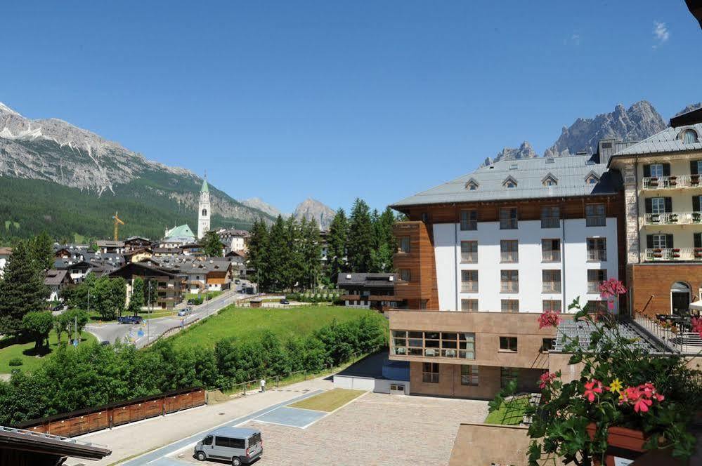 Hotel Panda Cortina- Ricarica Auto Elettriche Кортина-д'Ампеццо Экстерьер фото